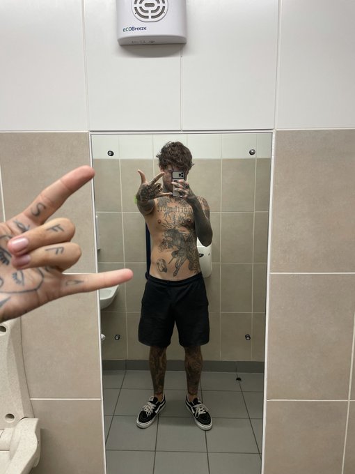 Asda bathroom showers, the real side of van life https://t.co/DL4sKl1RYR