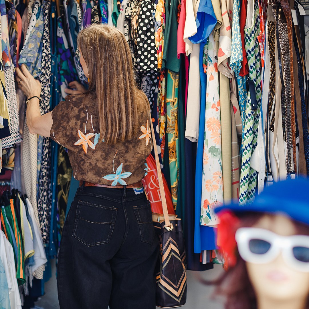 classiccarboot's tweet photo. We love a good rail root...after all life's to short to wear boring clothes!
#classiccarbootsale #CCBS #vintage #independent #secondhand #shopsecondhand #sustainable #classiccars #antiques #hemingwaydesign #waynehemingway https://t.co/1qOiDUxqCc