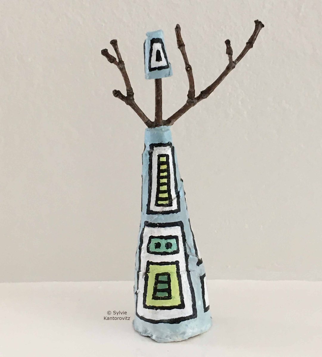 SylvieKant's tweet photo. A little whimsy on this very grey morning. Tube art with arms 😉 Happy Monday!
#FromTheDrawingTable #JustForFun #PaperConstruction #Acrylics #PaperMache
#Pottery #Whimsical #Patterns https://t.co/r10GJvWVMW