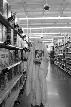 ChaosOnPaper's tweet photo. And here I thought he'd go for the BooBerry cereal.

#hauntedHumor https://t.co/sxh07k76FP