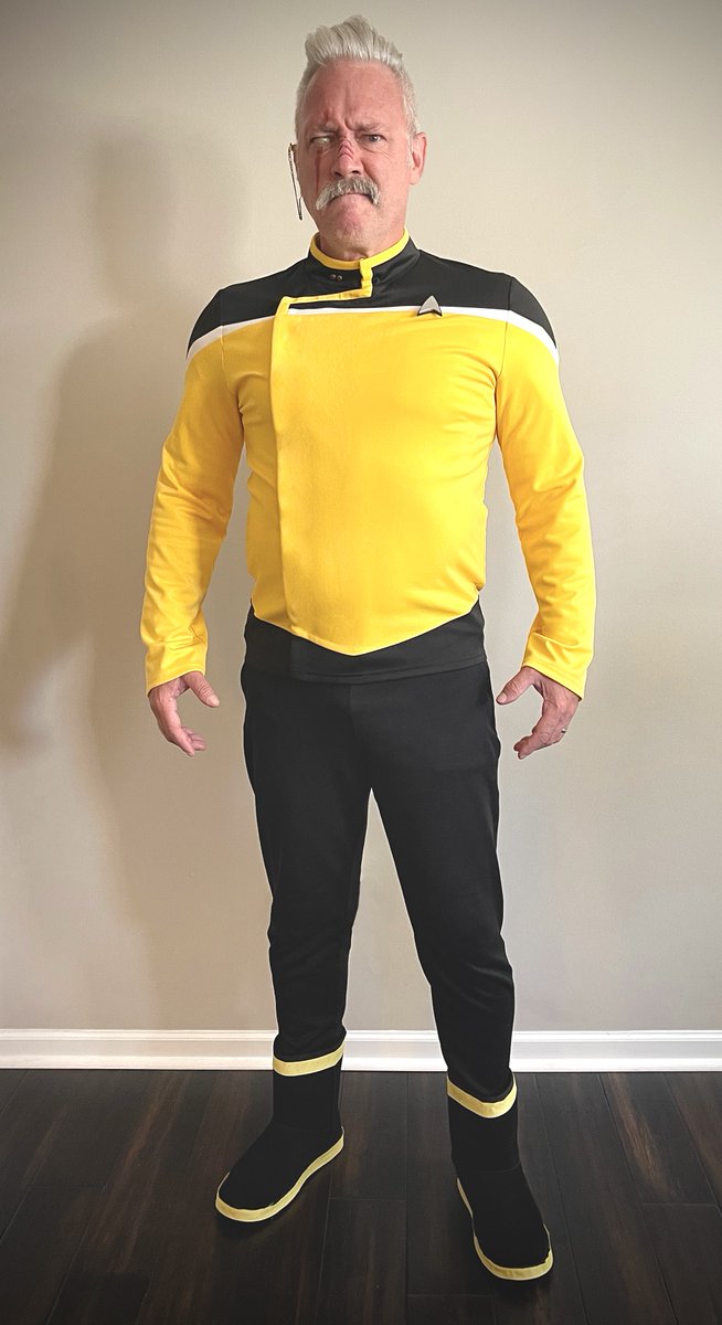 bobkieffer's tweet photo. Star Trek: Lower Decks Lt. Shaxs full suit up. I’m pretty happy so far (aside from my terrible makeup application and this horrible scleral contact lens). Shaxs is BACK, baby!!!!! @MikeMcMahanTM and @FredTatasciore, what do you guys think? https://t.co/wFhp6vqQ30