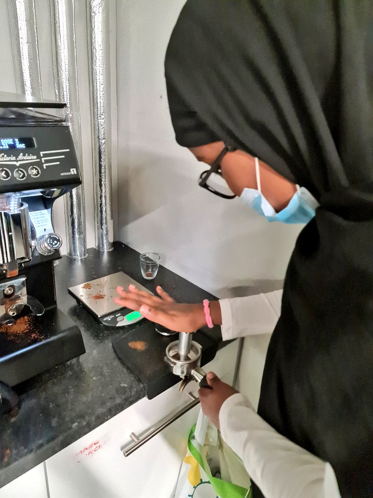 bossandbrew's tweet photo. Throwback...been a long time since I was at youth club on a Friday night! So much fun teaching the girls @GPYouthForum all about being a barista! All went home happy and high on caffeine π
π
#grangetown #butetown #barista #talent #youthforum #getintowork #newskills #coffeejobs https://t.co/jZklywXhuP