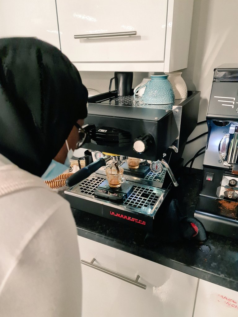 bossandbrew's tweet photo. Throwback...been a long time since I was at youth club on a Friday night! So much fun teaching the girls @GPYouthForum all about being a barista! All went home happy and high on caffeine π
π
#grangetown #butetown #barista #talent #youthforum #getintowork #newskills #coffeejobs https://t.co/jZklywXhuP