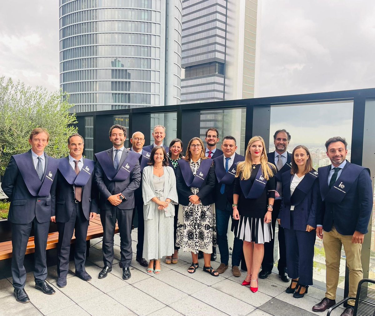 FADEAsturias's tweet photo. ⭐️𝗚𝗥𝗔𝗗𝗨𝗔𝗖𝗜𝗢́𝗡 #AMPAsturias [𝟰ª EDICIÓN]⭐️
El pasado viernes pusimos broche final a la última edición de Advanced Managament Program en Asturias

Hemos podido contar con grandes profesionales como alumnos✅

MUY PRONTO.... nueva edición😉 https://t.co/IfnLz6T8aY
