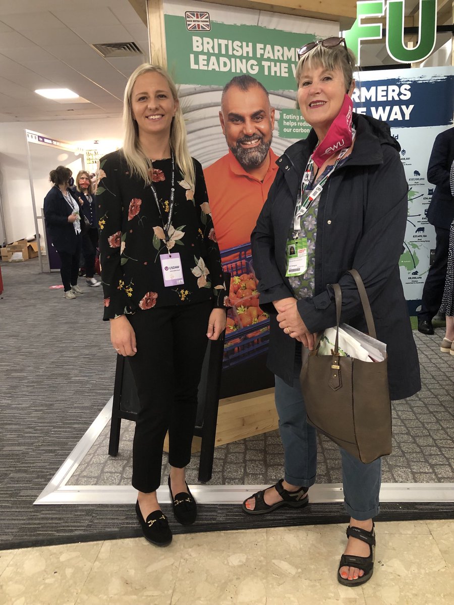 Catherine4Broa1's tweet photo. Happy to chat to representatives from our amazing farming community. #EatLocalProduce #EatSeasonalProduce #Lab21 #EatSeasonallyPriduce https://t.co/YE3tqADDNl