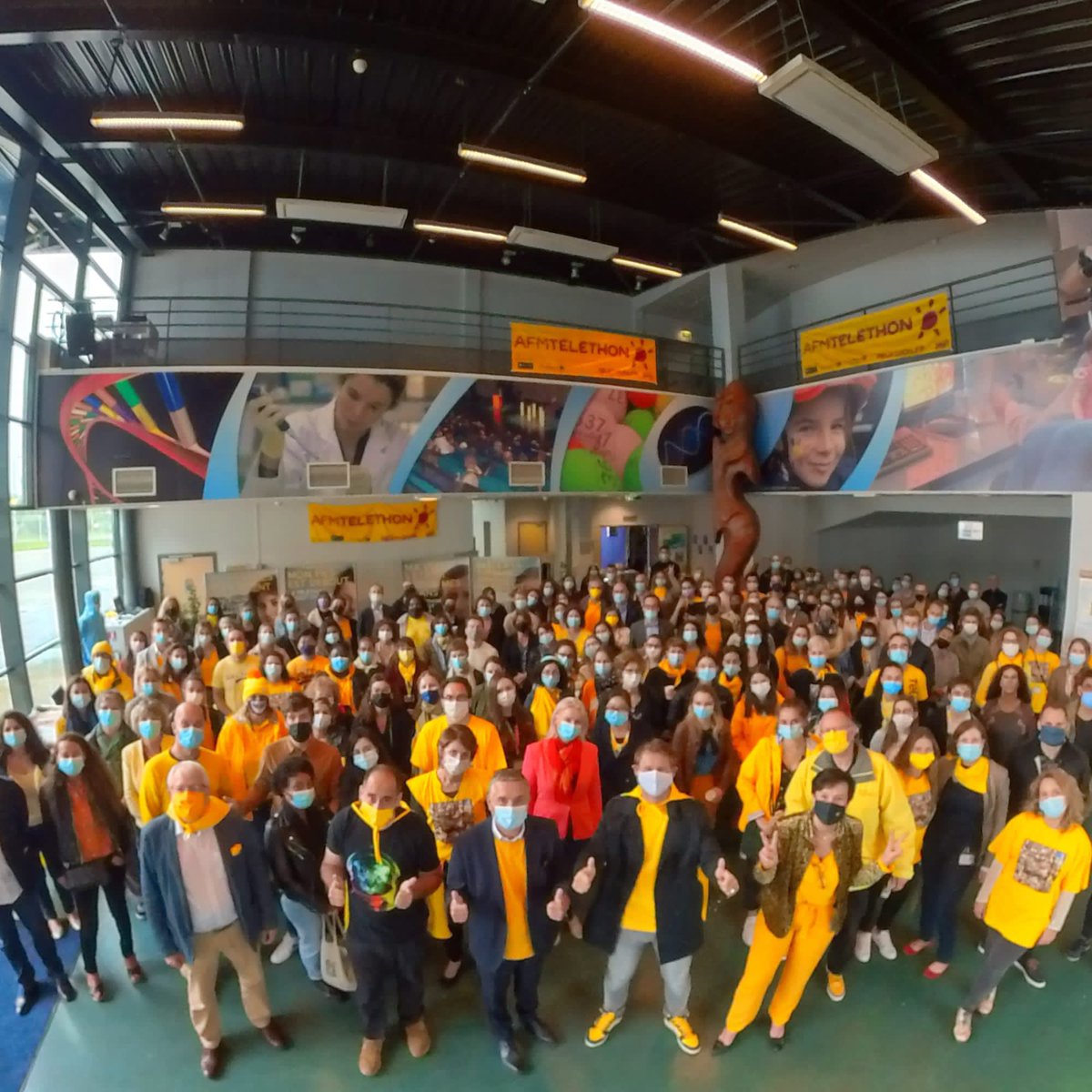 eggarorlop's tweet photo. Superbe lancement avec chercheurs/personnels du 35ème #Telethon2021 #Yellowpicnic ! Merci @LTiennotHerment et aux équipes pour leur mobilisation à la maladie. 
Rdv 3/4 décembre pour nous retrouver, enfin!
@Telethon_France
@VilledEvryCourc
@grandparissud
@Genopole
@MichelBissonGPS https://t.co/zbiOGNhs3c