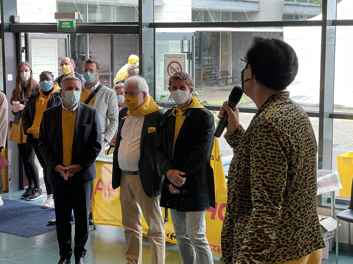 eggarorlop's tweet photo. Superbe lancement avec chercheurs/personnels du 35ème #Telethon2021 #Yellowpicnic ! Merci @LTiennotHerment et aux équipes pour leur mobilisation à la maladie. 
Rdv 3/4 décembre pour nous retrouver, enfin!
@Telethon_France
@VilledEvryCourc
@grandparissud
@Genopole
@MichelBissonGPS https://t.co/zbiOGNhs3c