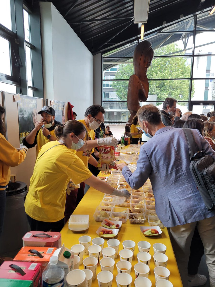 eggarorlop's tweet photo. Superbe lancement avec chercheurs/personnels du 35ème #Telethon2021 #Yellowpicnic ! Merci @LTiennotHerment et aux équipes pour leur mobilisation à la maladie. 
Rdv 3/4 décembre pour nous retrouver, enfin!
@Telethon_France
@VilledEvryCourc
@grandparissud
@Genopole
@MichelBissonGPS https://t.co/zbiOGNhs3c