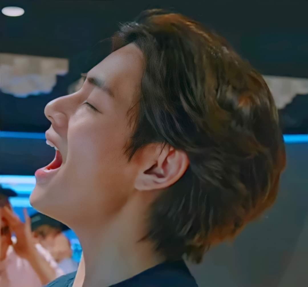 lovebts4evr's tweet photo. Kim Taehyung side profile is the standard✨ https://t.co/c70GEQaJZE
