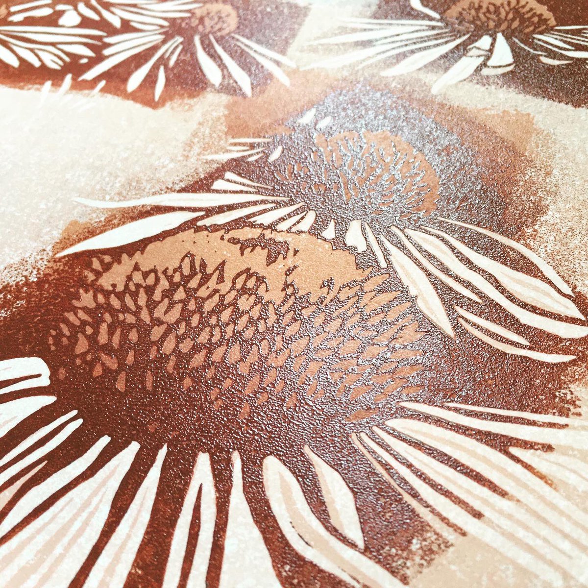 susenoble's tweet photo. Slightly more progress on my next echinacea print…4 layers in, 3 to go…maybe 🤔
#saltburnprintmaker
#reliefprint
#reductionprint
#printmakersofinstagram
@ukprintmakers
#echinaceaprint
#echinacea
#linocutprint
#limitededition
#sunseekerechinacea
#printinprogress https://t.co/5JbuqkAHS9