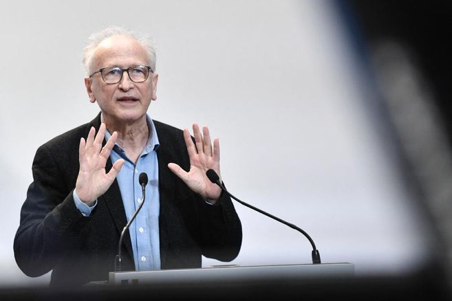 lejdc_fr's tweet photo. Vaccination des enfants, levée du pass... : le point avec Alain Fischer, "Monsieur vaccin" du gouvernement. https://t.co/lPp0vbc50q https://t.co/vnZVtQIPvm