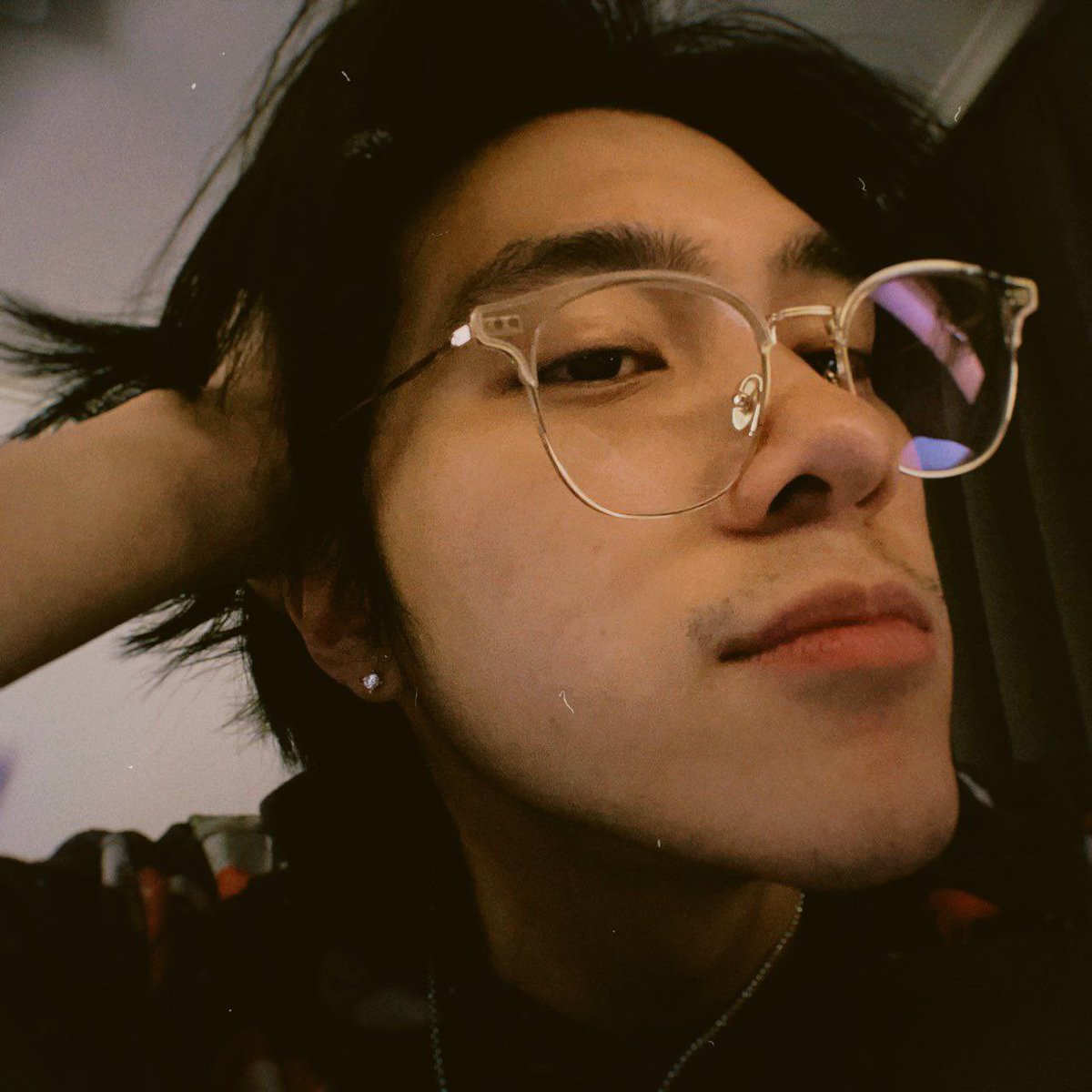 htejrt's tweet photo. сегодня день рождение у моего мальчика 🥺😭 знали бы вы как я его люблю.💛 
одна его улыбка и мне уже не грустно ❤️🎉 с днём рождения, Хендери ❤️
#HAPPYHENDERYDAY
#CharmingPrinceHenderyDay
#앞으로도_헨드리랑_같은_달을_볼게 https://t.co/JLH02SehWz
