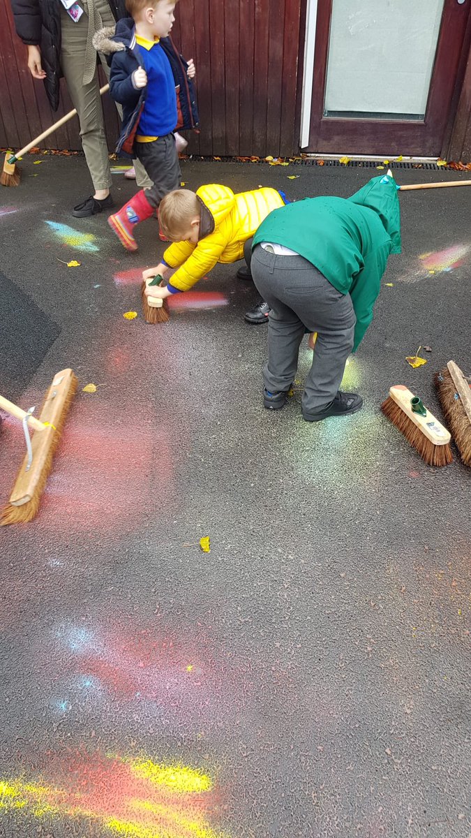 canon_burrows's tweet photo. Fun in the rain with Reception. @canon_burrows #CBValues #makingrainbows #mixingcolours #Godswonderfulworld https://t.co/JKLf50kdOi