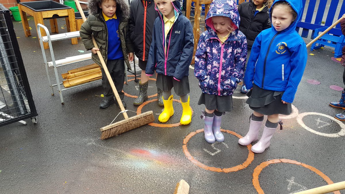 canon_burrows's tweet photo. Fun in the rain with Reception. @canon_burrows #CBValues #makingrainbows #mixingcolours #Godswonderfulworld https://t.co/JKLf50kdOi