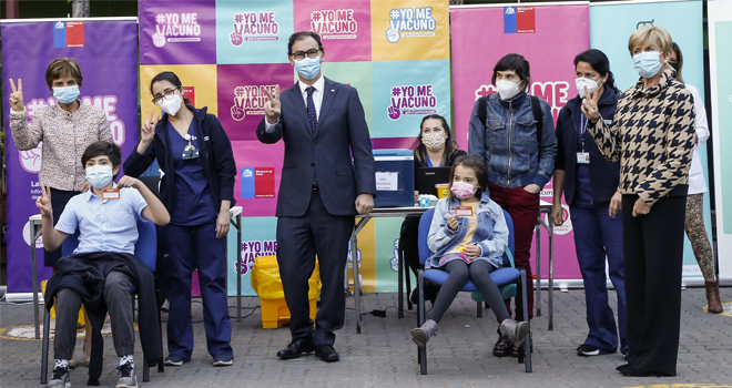 ministeriosalud's tweet photo. Autoridades dan inicio a vacunación escolar contra #COVID_19 en niños de 6 a 11 años.

Más info: https://t.co/ZBXOEL3ob7 #YoMeVacuno✌️ https://t.co/nU9t0SyA1E