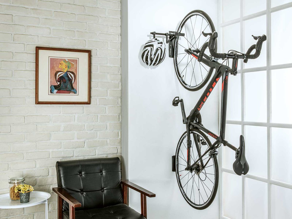 Topeak_Intl's tweet photo. Limited on bike space at home 🏘? The OneUp Bike Holder is the perfect solution for storing not only your 🚲 but your helmet and a bag 🎒, too. 

https://t.co/I18JQD1USR

#BuiltForSpace #PrepareToRide #Topeak #HomeStorage #InteriorDesign #bikestorage https://t.co/hDwc2EEMWk