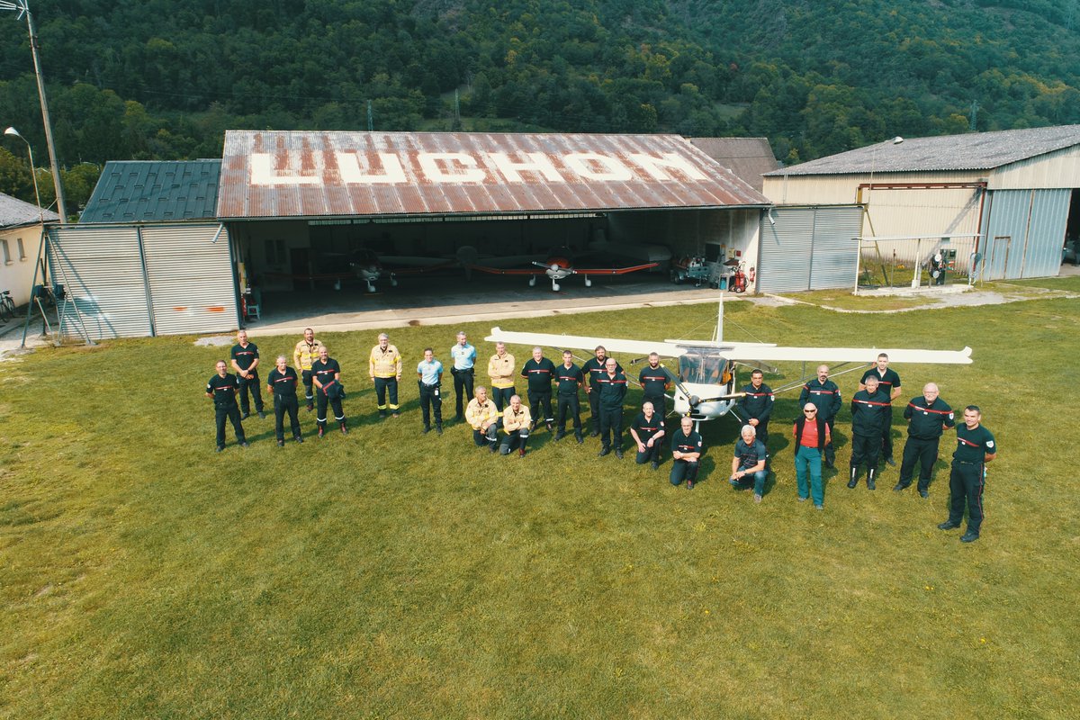 sdis31officiel's tweet photo. Samedi dernier, des chefs de groupe du @sdis31officiel ont participé à Bagnères-de-Luchon à une journée de formation #FMA consacrée à la gestion opérationnelle et au commandement #GOC3 lors d'interventions impliquant des aéronefs de type #ULM.
➡️https://t.co/RjwmNtHQM0 https://t.co/eFkEjfddm2