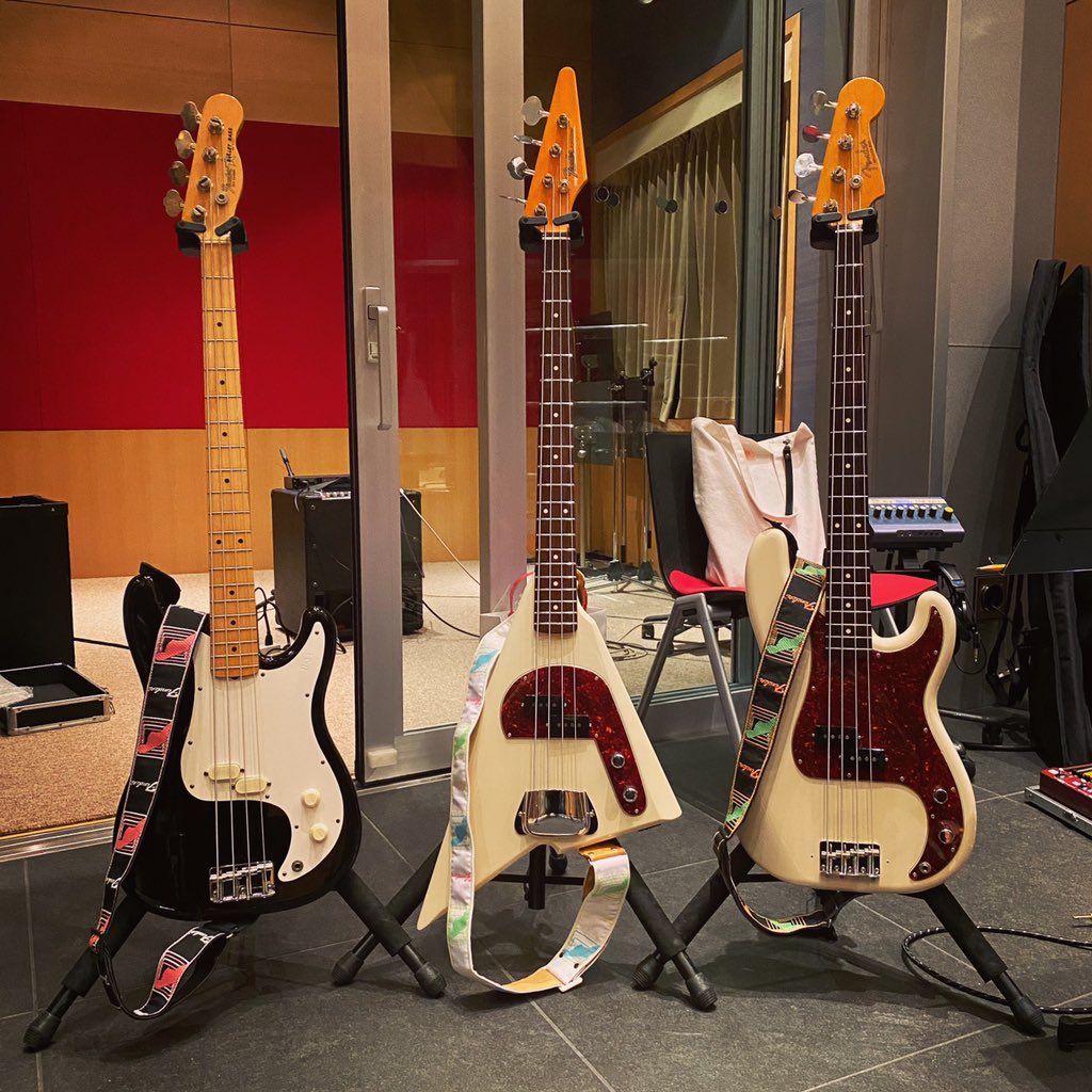 Mar_Miyamoto's tweet photo. 本日のメンバー💃🕺
ストラップとのマッチングも最高🤝✨
#fender
#bulletbass
#katanabass
#hamaokamotoprecisionbass https://t.co/zOPjqGeusi