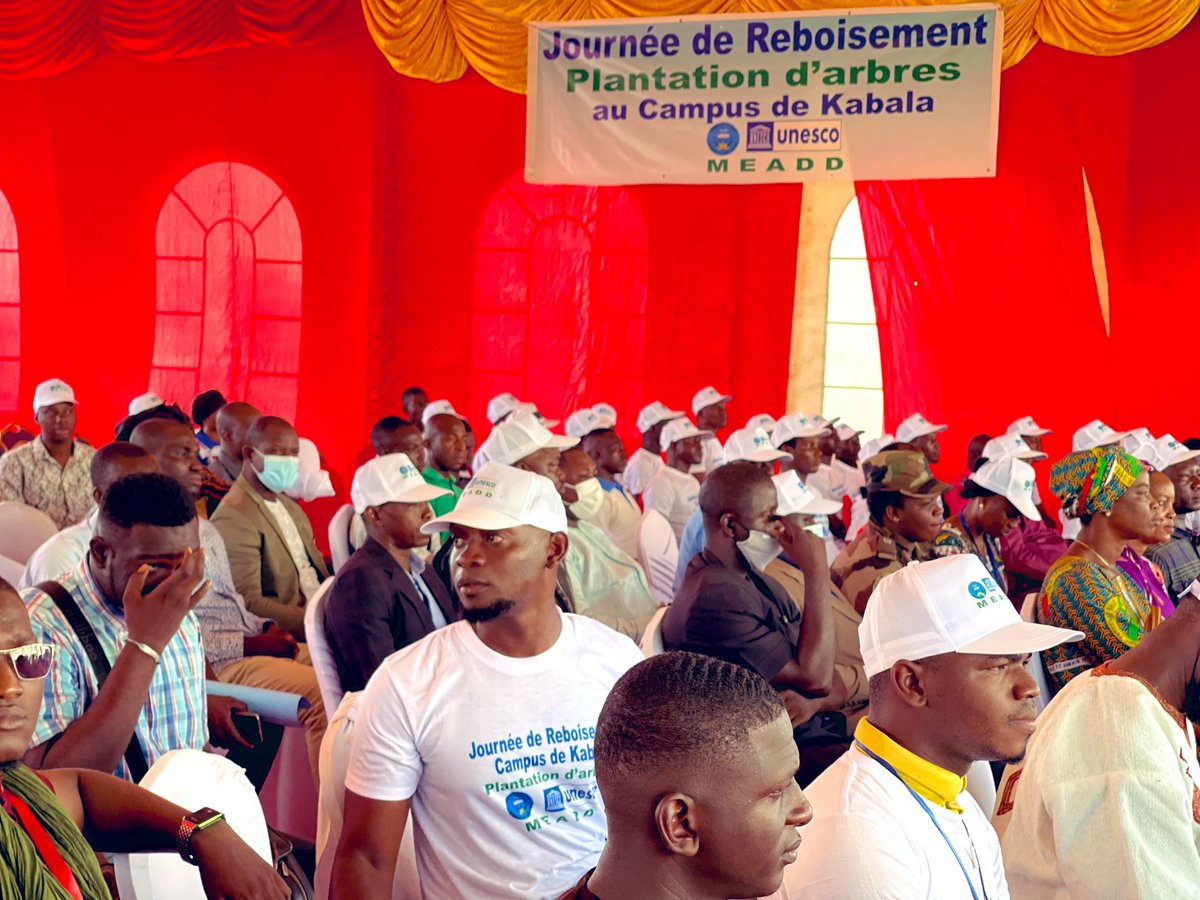UnescoBamako's tweet photo. L’#UNESCO au 🇲🇱 à l’initiative de 10 000 arbres plantés au campus de #Kabala à l’occasion de la journée de #reboisement en collaboration avec le gouvernement du Mali et avec l’appui du partenaire #FONDSCLIMAT
#MAB #MEADD
@dimsanga @MoukalaUnesco @UNESCO_Dakar https://t.co/TV3te5YeDg