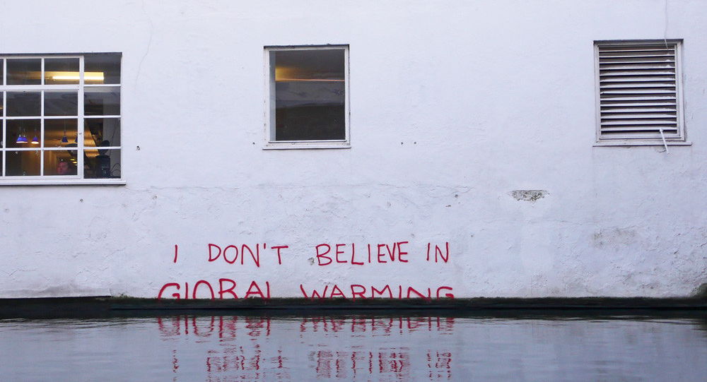 YoungCitizensUK's tweet photo. Our new classroom resource explores who is responsible for tackling #climatechange. Does the law go far enough? 

Register for this free resource https://t.co/EoZ9xOoJHt  #COP26 #education #resources https://t.co/8aB4KlsdIX