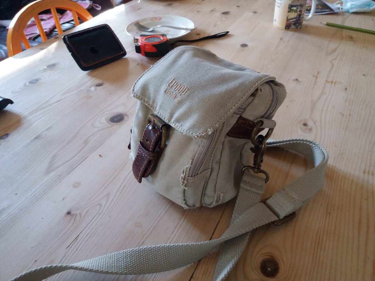 edge_am's tweet photo. @LondonTroopBag My mum swears she's had this bag for 20 years or more ... straps and buckles still perfect but edges of canvas now looking a bit worn ... Do you still make such a cute size? #superTrooper #bestBag https://t.co/0x3Tr3NkhX