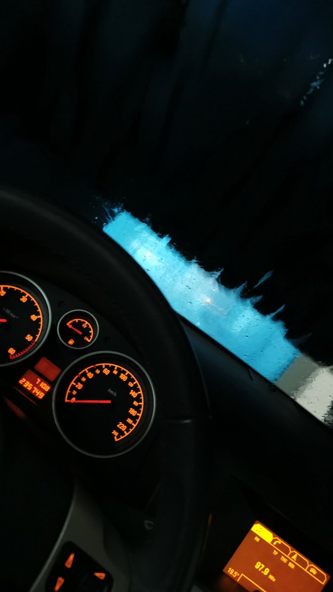 MandyBee1975's tweet photo. @DonnieWahlberg Happy Monday 💕😋🥰💝 #carwash 🚙 https://t.co/iLdCKssX5j