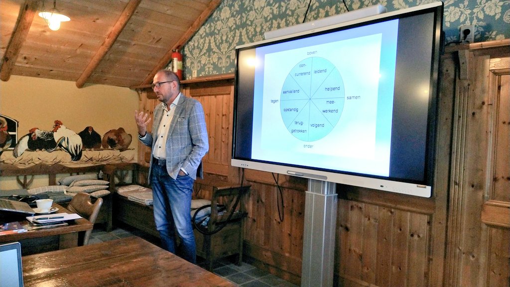 JSJohanPeters's tweet image. Vandaag #werkplaatsleren gestart met de startende leerkrachten jaar1. 
@ReneVvanEngelen over gedrag en effectieve leerkracht communicatie. 
Verder wandelend kennisgemaakt in de prachtige omgeving van vergaderlocatie debirktvergaderen.nl