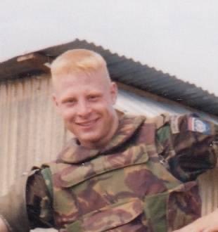 𝙂𝙤𝙣𝙚 𝙗𝙪𝙩 𝙣𝙤𝙩 𝙛𝙤𝙧𝙜𝙤𝙩𝙩𝙚𝙣

Vandaag is de nieuwe spoorbrug in Witte Paarden (gemeente Steenwijkerland) vernoemd naar marinier der eerste klasse Rico Bos. Rico kwam op 23 juli 1993 in Sisophon - Cambodja bij een ongeval om het leven #QPO #Verbondenheid <a href="/ProRail/">ProRail</a> ⤵️