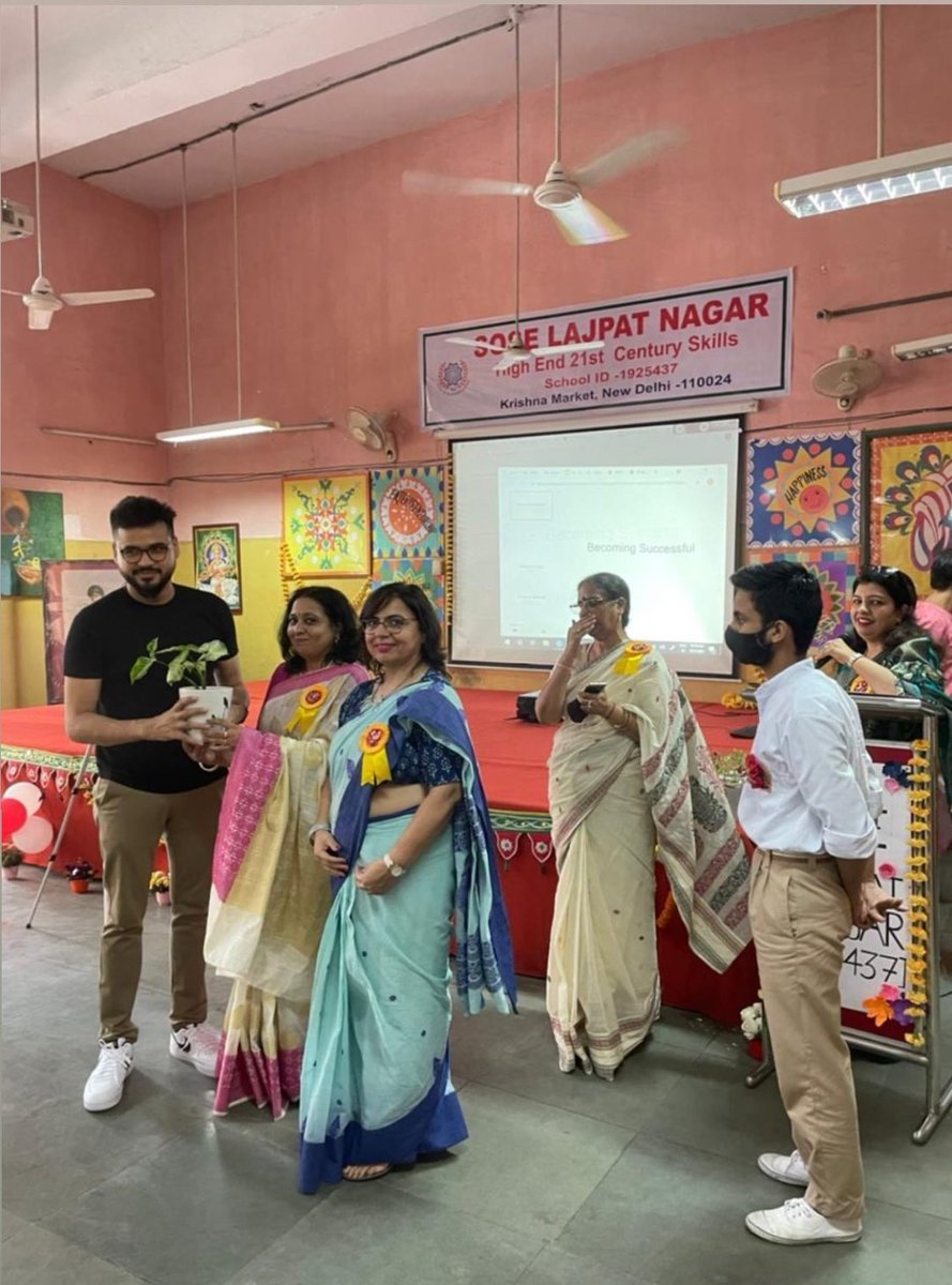 vikramadhiman's tweet photo. Delhi Govt enlisted @Sinister_Light (ex- SVP Engineering, Gojek) to revamp their senior secondary curriculum to get more tech focus and make students employable directly after +2. This is the launch photo ❤️👏 https://t.co/7KikOf68yr