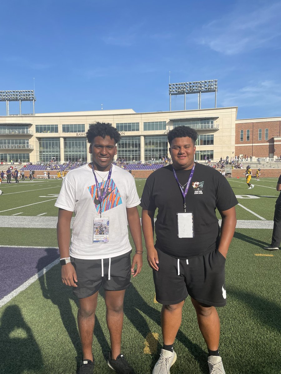 TheZacchaeusA's tweet photo. Thank @CoachJohnsonFB @CoachReinfranck for inviting me to the game Saturday !!! Got to see a great game and experience a great atmosphere 💜💛 https://t.co/nvuAfpHwTH