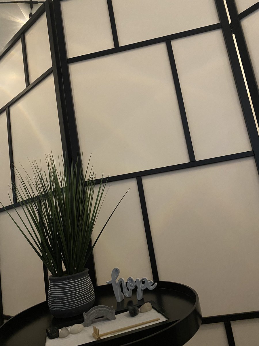 rha_wvusd's tweet image. Happy Monday Morning from the RHA HOPE Center where students are being guided through Monday Mindfulness by school psychologist Mrs. Mosby.  #RHATODAY #ReconnectRestoreReimagine