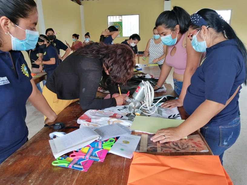 istlamana's tweet photo. El @istlamana  da inicio a la capacitación del Proyecto de Vinculación con la Sociedad " Fortalecimiento al emprendimiento micro empresarial a través de actividades en el sector textil" https://t.co/Vs3HjkYKH2