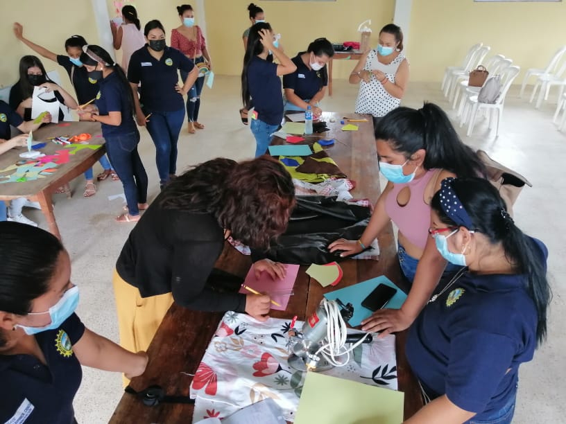 istlamana's tweet photo. El @istlamana  da inicio a la capacitación del Proyecto de Vinculación con la Sociedad " Fortalecimiento al emprendimiento micro empresarial a través de actividades en el sector textil" https://t.co/Vs3HjkYKH2