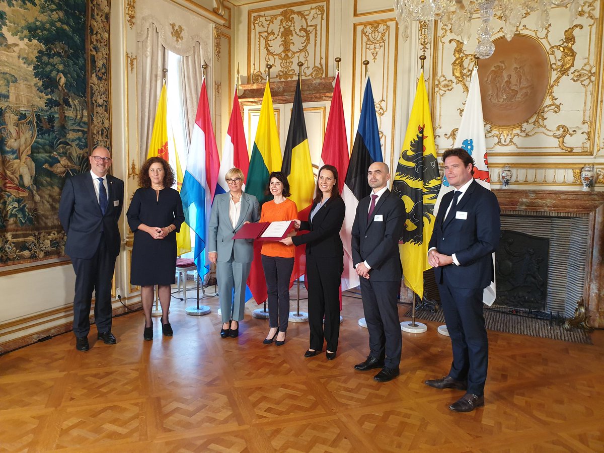 beneluxunion's tweet photo. Onderwijsministers lanceren officieel het Verdrag over wederzijdse #diplomaerkenning tussen de #Benelux en de Baltische Staten. Een grote stap voorwaarts voor #Europa.

👉https://t.co/KyhP7BOhZ9 https://t.co/nNBff0uv7z