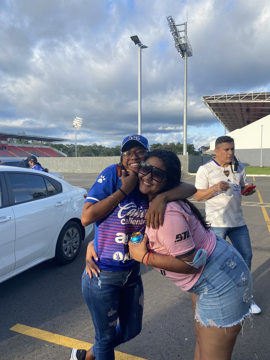 𝓡𝓸𝓼𝓮 ♡ (@katyrachellrose) on Twitter photo Este viaje me recordó cuando me enamore del arabe unido 🥺💙 DESDE AHÍ HASTA SIEMPRE… <a href="/BluegirlsB/">Bluegirls_ba</a> <a href="/ArabeUnido_/">Árabe Unido de Colón</a> <a href="/Barra_Atlantica/">Barra Atlántica</a> <a href="/bfpanama/">BARRAS FÚTBOL PANAMÁ🇵🇦</a> Este viaje me recordó cuando me enamore del arabe unido 🥺💙 DESDE AHÍ HASTA SIEMPRE… <a href="/BluegirlsB/">Bluegirls_ba</a> <a href="/ArabeUnido_/">Árabe Unido de Colón</a> <a href="/Barra_Atlantica/">Barra Atlántica</a> <a href="/bfpanama/">BARRAS FÚTBOL PANAMÁ🇵🇦</a>