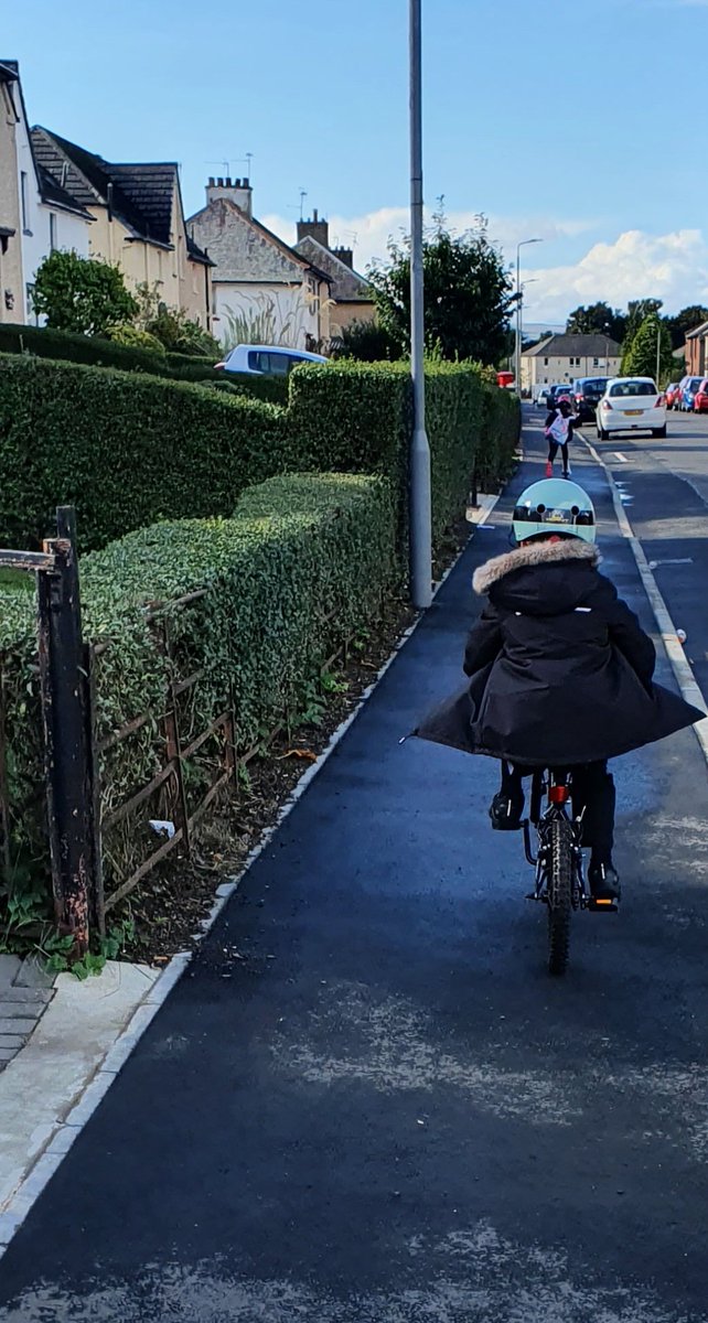 cycle and scoot home from school #biketoschoolweek #CarmuirsGetsActive <a href="/carmuirsprimary/">Carmuirs Primary</a> @P2Carmuirs
