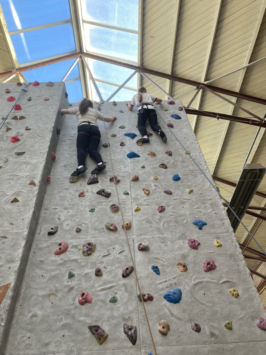 MissCockingPE's tweet photo. A great climbing session with the year 11 GCSE PE group! @PeHgsc #rockclimbing #practicalPE https://t.co/HH1i7GM8uD