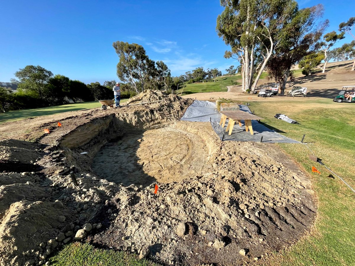 IVI_GOLF's tweet photo. Work is starting back up on some PermaEdge Bunkers at @goathillpark    John Ashworth and his great team got things setup nicely, with an organized plan. Waiting to see the results! https://t.co/DbFguSo0St