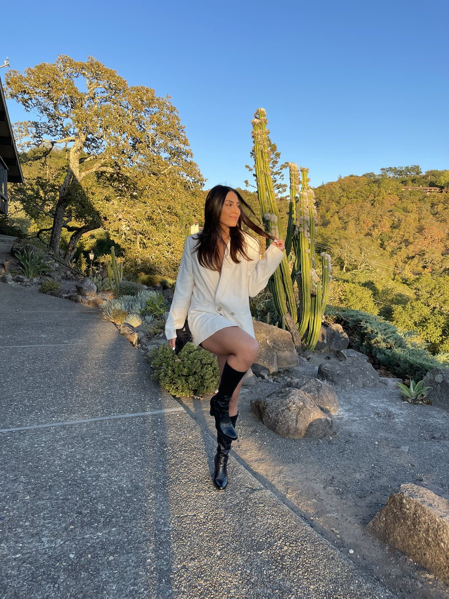 annnalisaaa's tweet photo. Living my best life 🍷 https://t.co/Z3cPho8uVJ