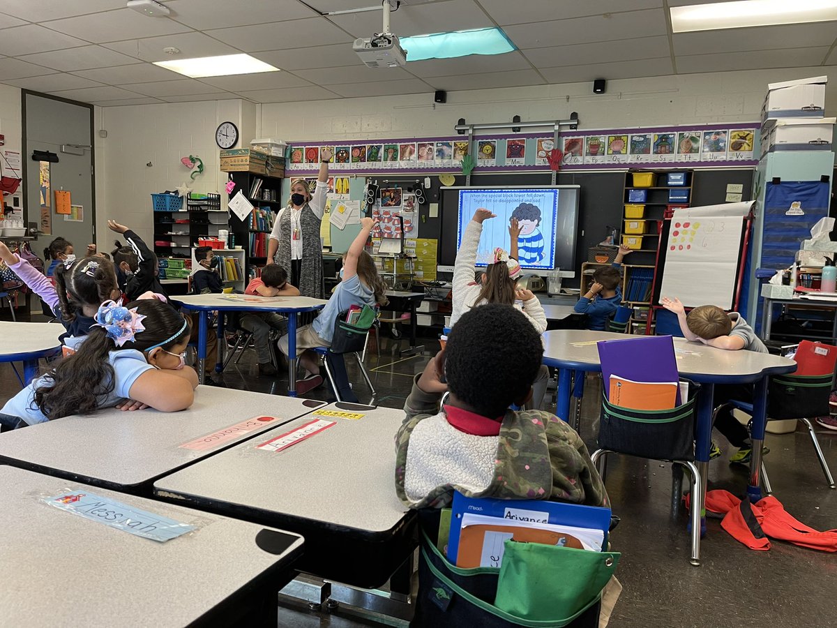 kinderstone's tweet photo. @JCPSDigIn thanks for these boards they assist @SlaughterElem school counselor with her lessons too! @kreceveur #Kcan2 https://t.co/cLvVglhQLN