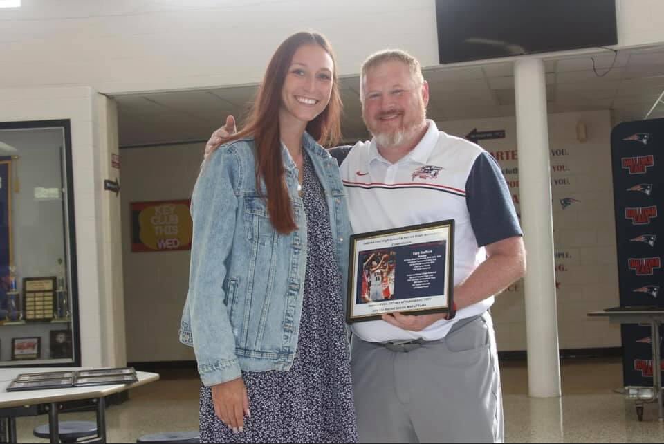 EmoryHenry_WBB's tweet image. Huge alumni shoutout to 2020 graduate, Kara Stafford, who was inducted into her High Schools Hall of Fame this past weekend! We are so proud of you &amp;amp; all your accomplishments on and off the court!💙🏀🏆🐝 #gowasps #ehcwbb