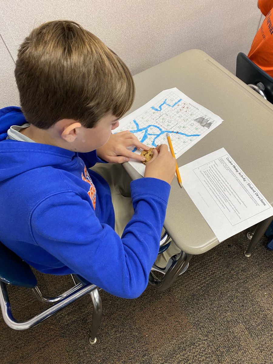 mrssjwitt's tweet photo. Super fun STEAM activity today!!  My students learned about mining for natural resources using chocolate chip cookies!  #BCBEfullSTEAMahead #baldwinproud https://t.co/jlaXV3fC8l