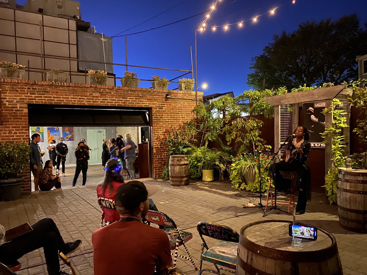 emergent_seed's tweet photo. Wow! We had so much fun @ArtAllNightDC where hundreds of people joined us @galleryoonh on Saturday. We heard from four Emergent Seed Winners showcasing original music and poetry live in the courtyard. Big thanks to our hosts, and sponsors @atlasvetDC and @HStCountryClub https://t.co/erxyLjQAsj