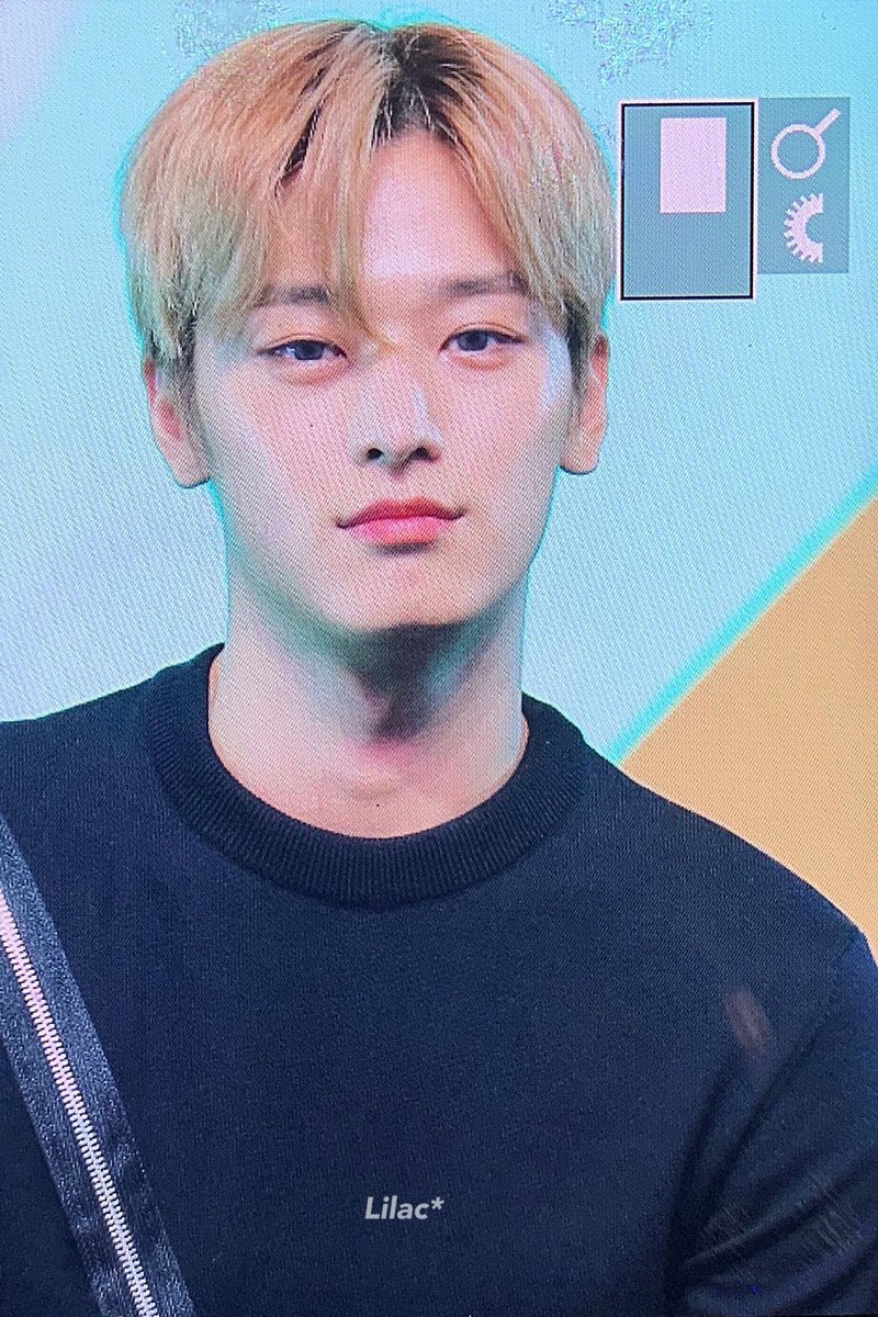 J9980115's tweet photo. 진짜 너무 좋아 탈색에 렌즈 https://t.co/bvjc4Csbpn