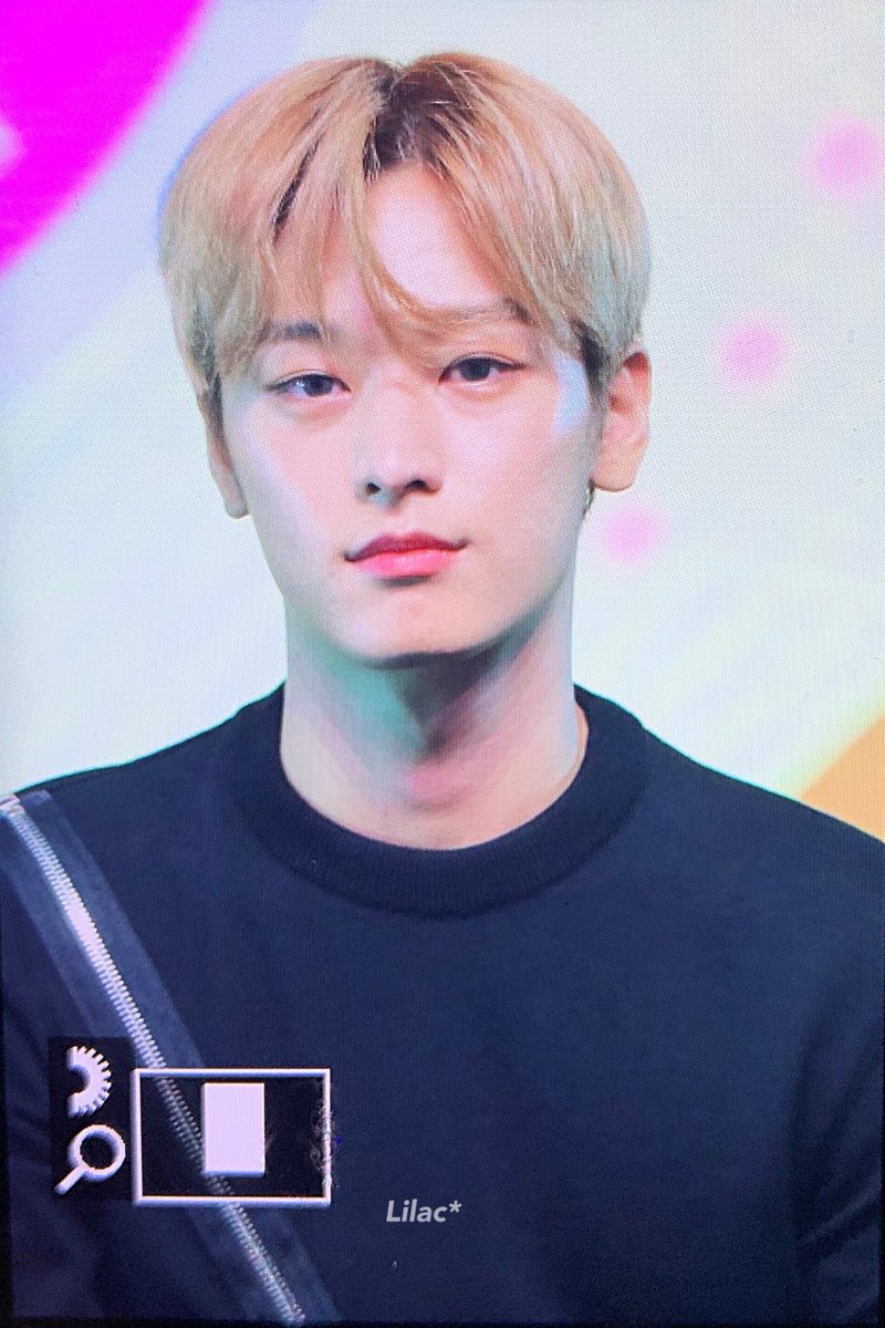 J9980115's tweet photo. 진짜 너무 좋아 탈색에 렌즈 https://t.co/bvjc4Csbpn