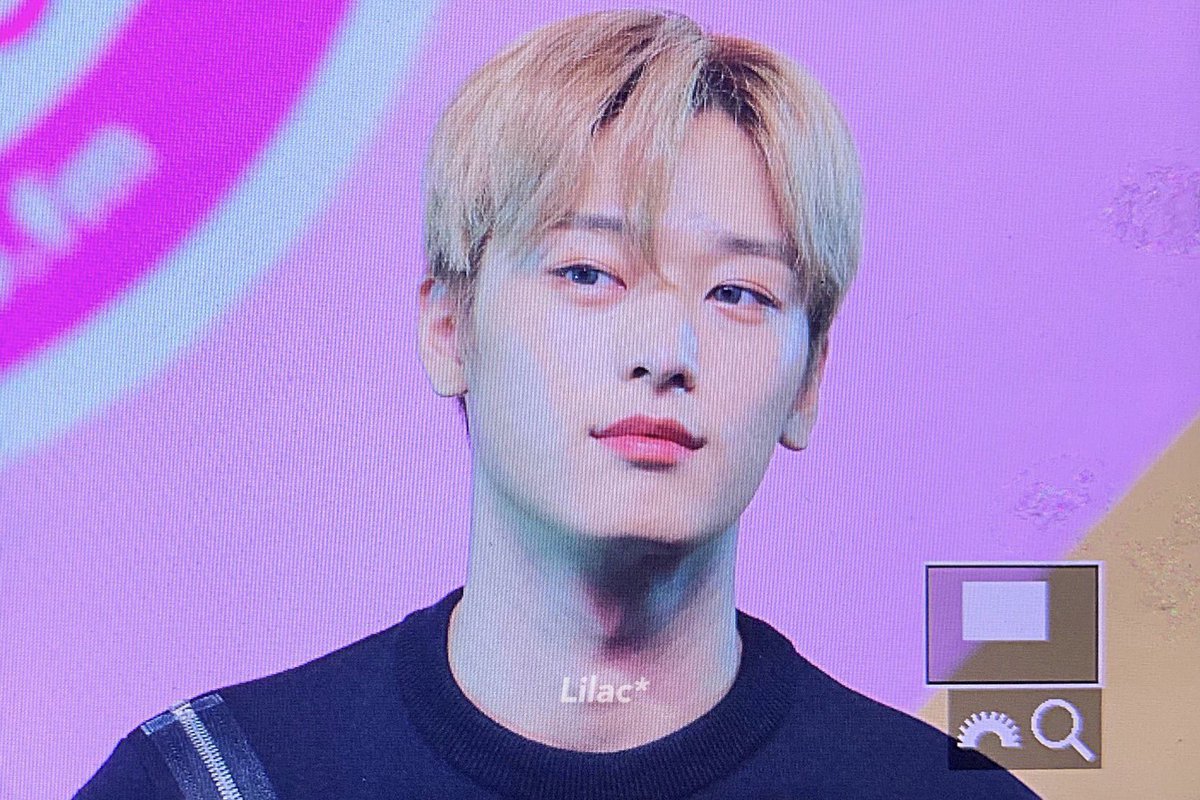 J9980115's tweet photo. 진짜 너무 좋아 탈색에 렌즈 https://t.co/bvjc4Csbpn