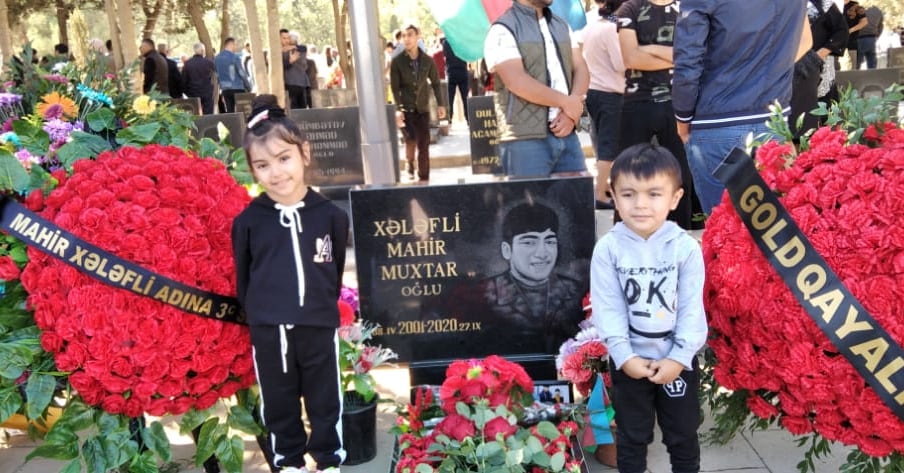 gulnar_al's tweet photo. 😢🖤🥀XƏLƏFLİ MAHİR MUXTAR OÖLU.😢🖤🥀
Olsaydı ömürdən ömrə hədiyyə,ömrümdən ömrünə verərdim,Şəhid.🖤🥀
ŞƏRƏF TARİXİNİN yazıldığı gün! 🇦🇿
Allah bütün şəhidlərimizə💙💔💚 rəhmət eləsin! Ruhları şad olsun! Amin!🥺🤲🇦🇿🥀 
Qazilərimizə Rəbbimdən şəfa və can sağlığı diləyirəm! 🙏🇦🇿🤲 https://t.co/gB0lrLBVtE