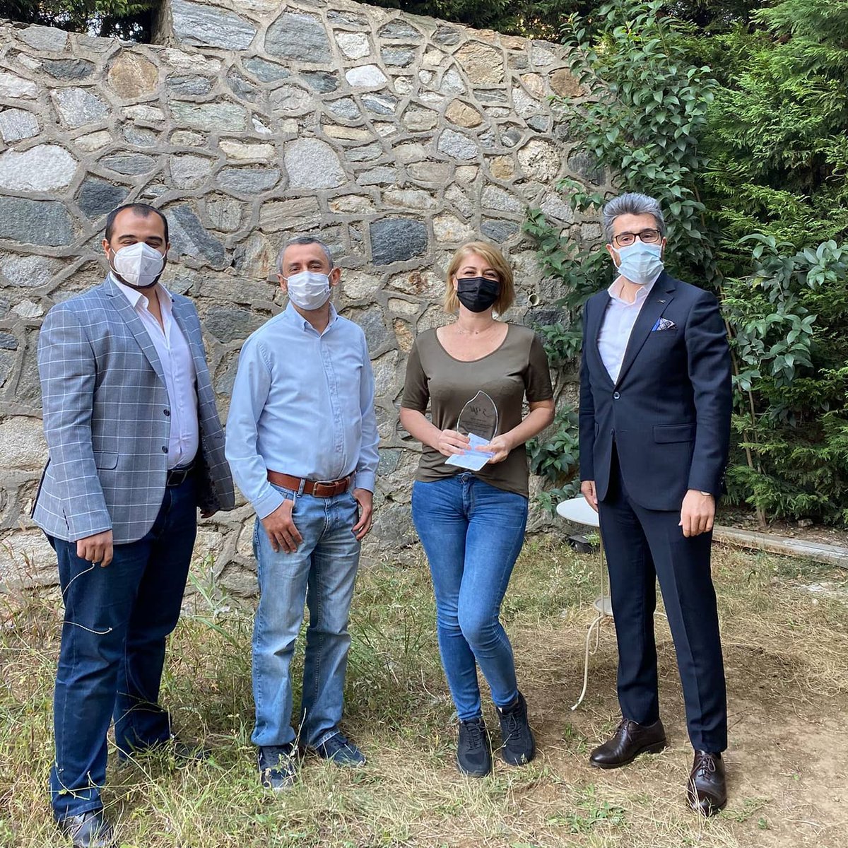 Bilen Patent &amp; Univation ailemiz, güçlenerek büyümeye devam ediyor. Çalışma arkadaşlarımızdan, Mali ve İdari İşler yöneticimiz Mine Efe, Marka Patent Uzmanımız Bahar Topçu, Makam Şöförümüz Ali Bilensir 5 yılın üzerindeki başarılı performansları ile şirket yöneticilerimizden ++