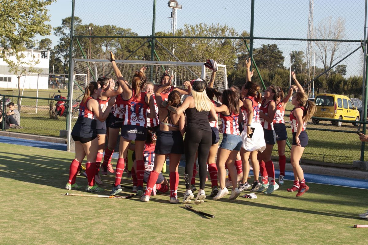 clubaunion's tweet photo. #HockeyTatengue 🏑

🥳 Fin de semana de victorias de todas las categorías de #Unión:
Primera: 1-0 vs. Colón
Mamis: 3-0 vs. Utedyc 
Sub 16: 1-0 vs. Colón 
Sub 14: 5-0 vs. Hockey Solidario
Sub 12: 3-0 vs. Liceo

#VamosLasPibas #VamosTate 🇦🇹 https://t.co/wE2br7MlDN