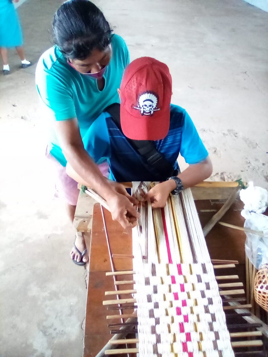 CanAmbGuyana's tweet photo. 1/2 Indigenous women spend long hours on their feet either working at the farm, cooking or crafting. With no option but to carry their baby👶, they commonly use baby slings to hold them.

📸Immaculata Casimero

@GCIndigenous @CdnHeritage #IndigenousCulture
 #IndigenousMonth https://t.co/aQeSwG5rau